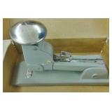 STAPLER ITSELF