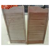 LOUVERED SHUTTER PAIR