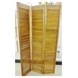 LOUVERED WOODEN ROOM DIVIDER