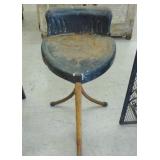 VINTAGE V SHAPED SEAT