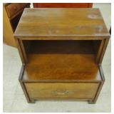 STEPSTOOL STORAGE TABLE