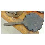 CAST IRON WAFFLE IRON