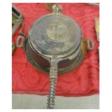 CAST IRON WAFFLE IRON