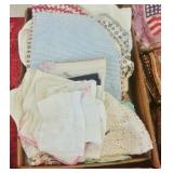 LOT VINTAGE LINENS