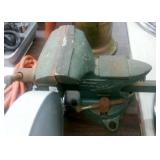CHIEF BENCH VISE