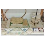 SHELF VINTAGE CROCHET, HANDKERCHIEFS, MORE