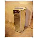 MIRRORED PEDISTAL