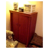 WALNUT BACHELORS CHEST