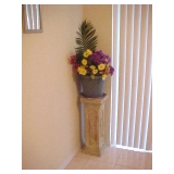FLORAL ARRANGEMENT ON COLUMN
