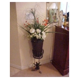 FLORAL ARRANGEMENT ON TABLE