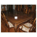Large Dining table w/ 6 chairs and two leaf