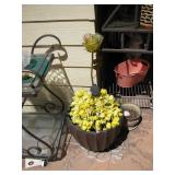 Artifical flower w/basket