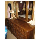 Dresser with mirroor $125