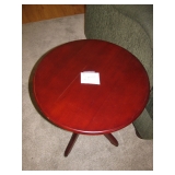 Round end table $25