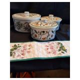 Casseroles w/Lids & Quilted Oven Glove for Both Hands