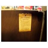 Saginaw extend-a-table, Extends to 9 feet long