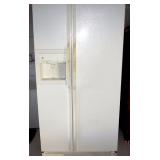 SIDE BY SIDE REFRIGERATOR/FREEZER