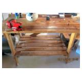 WORKBENCH WITH VISE
