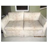  LOVE SEAT