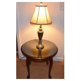 SEVERAL NICE SMALL TABLES. MULTIPLE NICE LAMPS