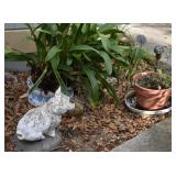 SMALL STATUARY FOR LAWN OR GARDEN