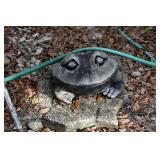 SMALL STATUARY FOR LAWN OR GARDEN