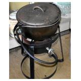 CAST IRON DUTCH OVEN AND GAS COOKER STOVE