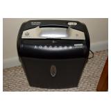 8-SHEET MAXIMUM PAPER SHREDDER