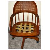 DELUXE SEAT OF THE OAK DESK CHAIR