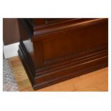 CLOSEUP OF THE BASE. BEAUTIFUL CHERRY FINISH. 