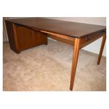 EXTENDING CABINET TABLE. NICE!!!