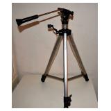 NICE TRIPOD, CAPABLE OF MULTIPLE ADJUSTMENTS AND POSITIONS