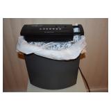 SHREDS UP TO 5 SHEETS OF PAPER AT A TIME. WITH WASTE RECEIVER BELOW