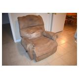 1 OF 3 RECLINERS