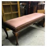 LONG BENCH. NICE TOHAVE IN A BEDROOM!!