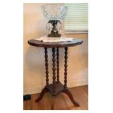 1 OF MANY SMALL TABLE AND NICE LAMPS/LANTERNS