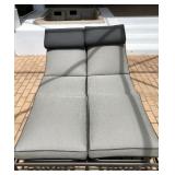 FINE QUALITY DOUBLE CHAISE LOUNGE