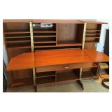 SAME DESK WITHOUT LIGHTS ON