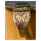 CARVED DESIGN ON SIDE OF GENTS RING