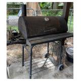 NICE SMOKER GRILL ON PORTABLE CART