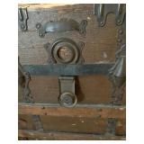 ANTIQUE STEAMER TRUNK