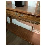 CLOSER VIEW. NO DRAWER, IT