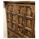CLOSEUP OF CHEST DOORS
