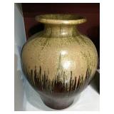 1 OF MULTIPLE NICE VASES