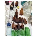 COLLECTIBLE ANTIQUE AND VINTAGE BOTTLES