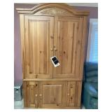 BROYHILL ENTERTAINMENT ARMOIRE