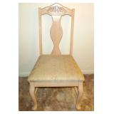 Closeup of one of the 4 Chairs
