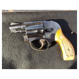 SMITH & WESSON .38 REVOLVER SPECIAL EDITION SNUB NOSE, HOLDS 5 SHOTS 6.5 INCHES LENGTH, NOTE HAS SOM