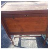 33x31 1/2x19 wooden buffet locked no key