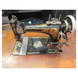 Vintage Singer sewing machine TREDLE/ HAND CRANK in table #1315978 (1873) lion crown design 